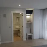 Pensión Rosales 3*